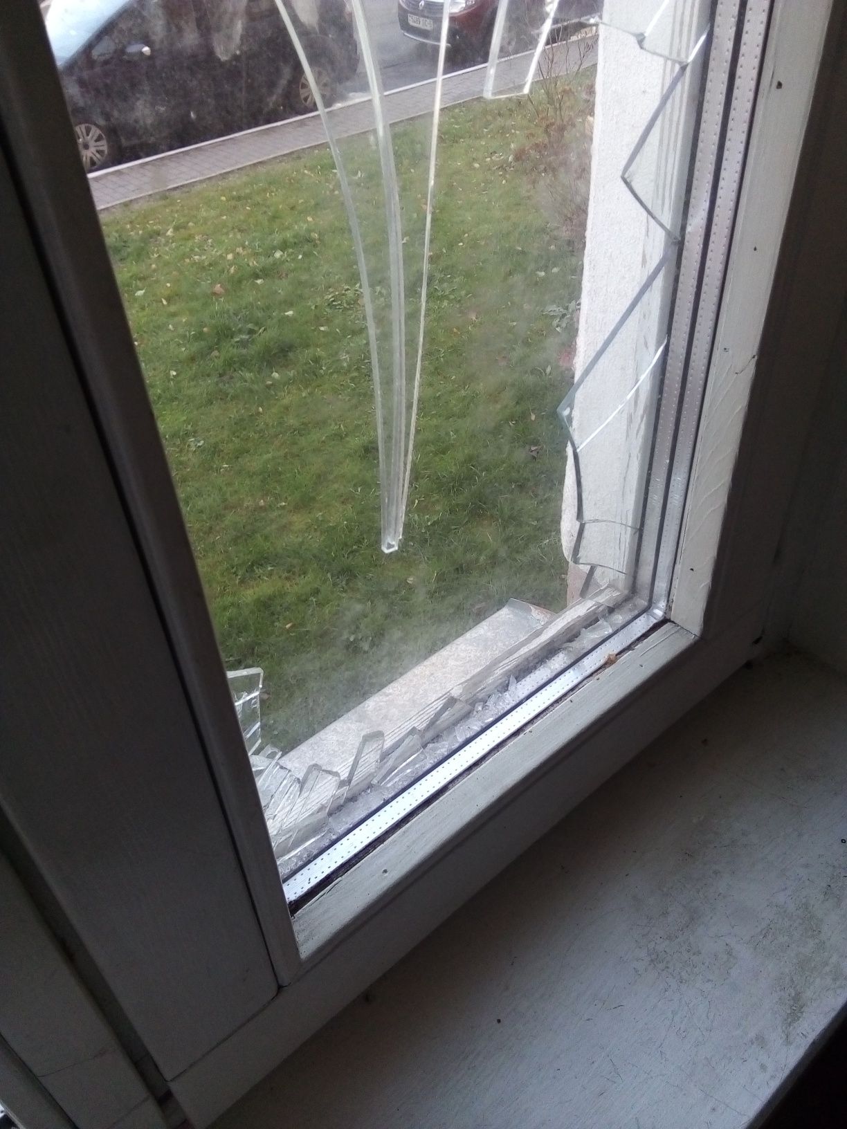 ремонт окон ПВХ, ремонт окна ПВХ, треснуло окно, разбилось окно